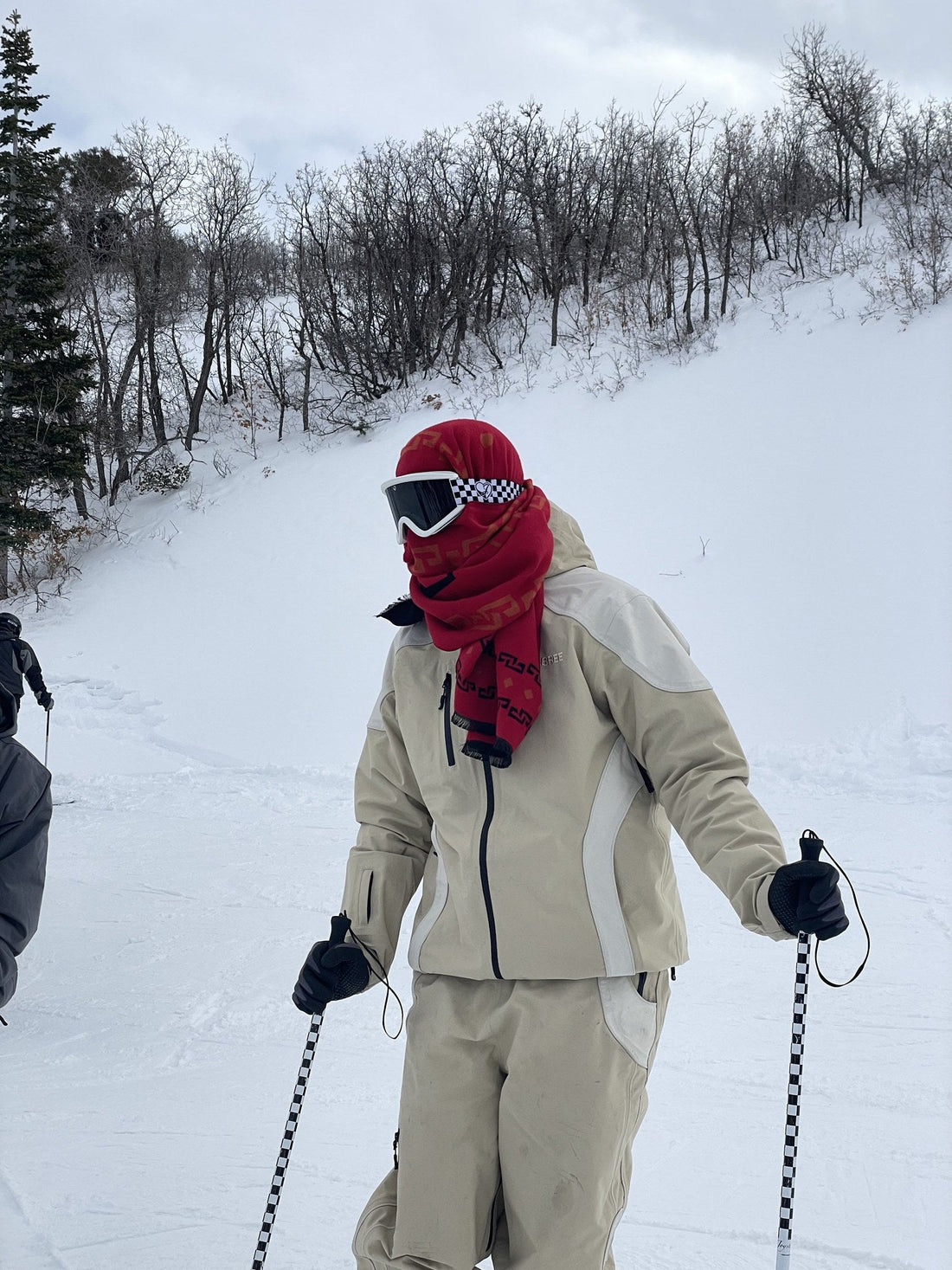 Jabree Logo Scarf worn skiing